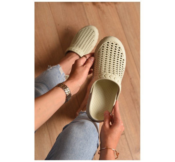 Крокси жіночі бежевого кольору 201014L