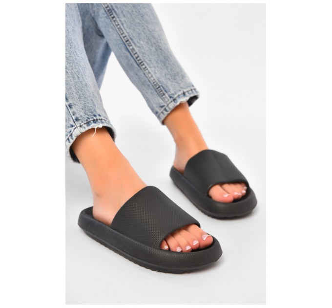 Шльопанці піна жіночі чорного кольору 203940L