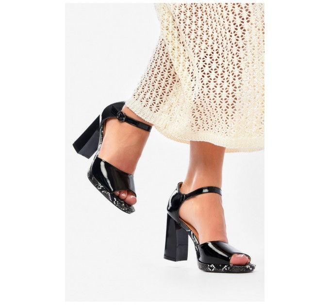 Босоніжки жіночі чорного кольору 204304L