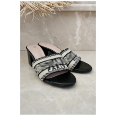 Шльопанці жіночі чорного кольору 204336L