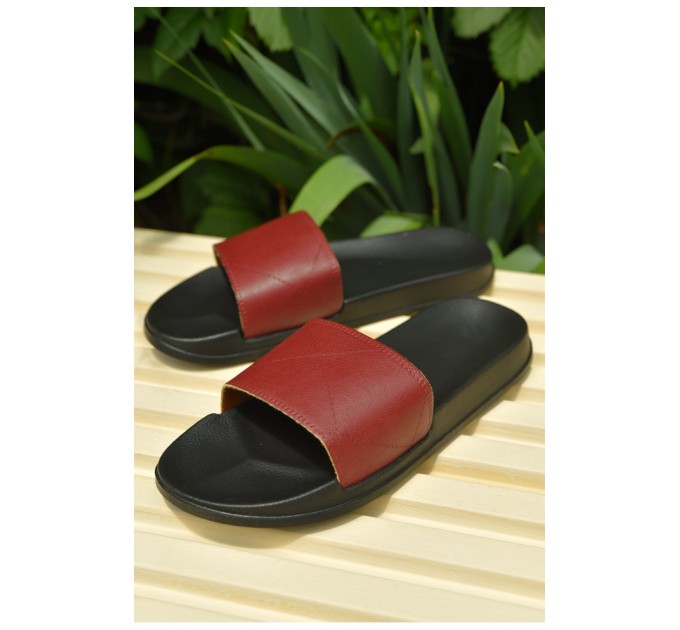 Шльопанці чоловічі бордового кольору 159899L