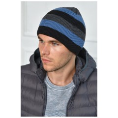 Мужская шапка на флисе в черно-голубую полоску 163755L
