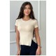 Футболка в рубчик жіноча бежевого кольору 173974L