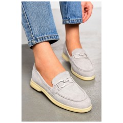 Туфли-лоферы женские серого цвета 178787L