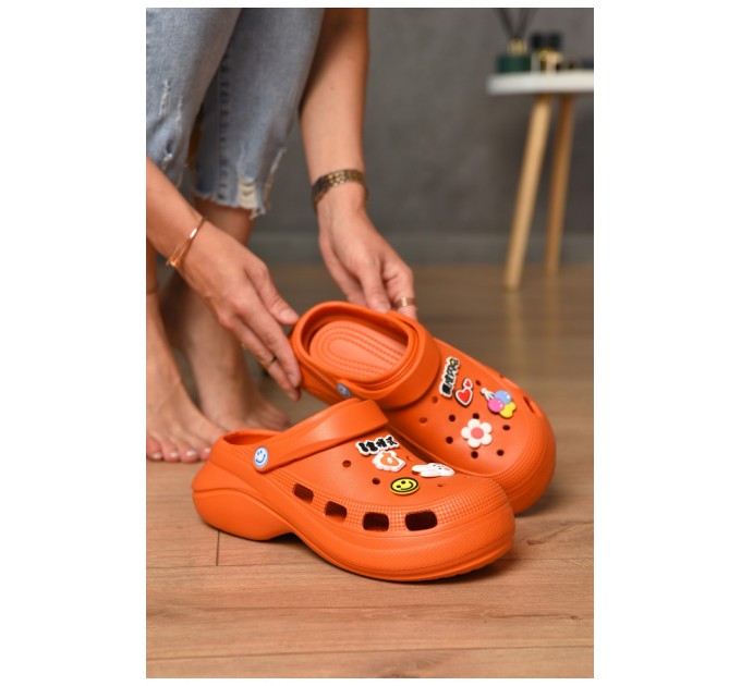 Крокси жіночі помаранчевого кольору 181825L