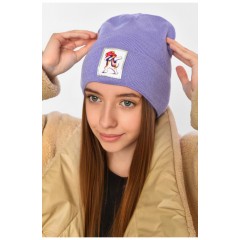 Шапка зимова підліткова з нашивкою бузкового кольору 193221L Шапка зимова підліткова з нашивкою бузкового кольору 193221L