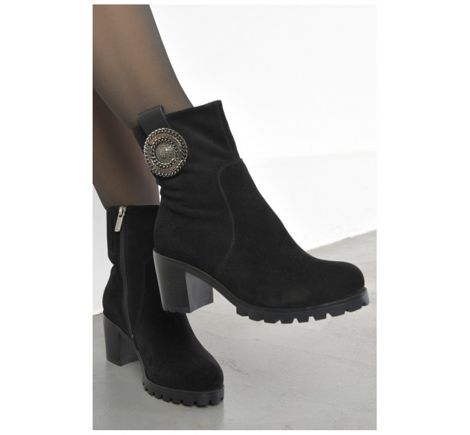 Напівчоботи жіночі зимові чорного кольору на хутрі 193524L