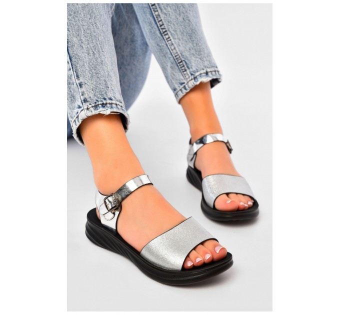 Босоножки женские серебристого цвета 199805L