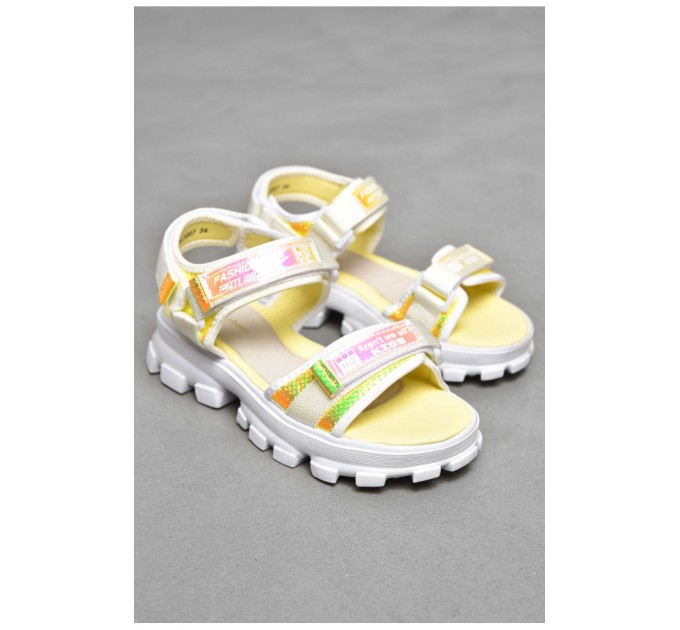 Босоніжки для дівчинки жовтого кольору 202070L