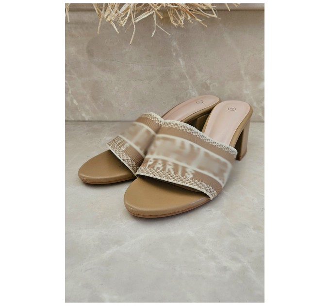 Шльопанці жіночі бежевого кольору 204337L