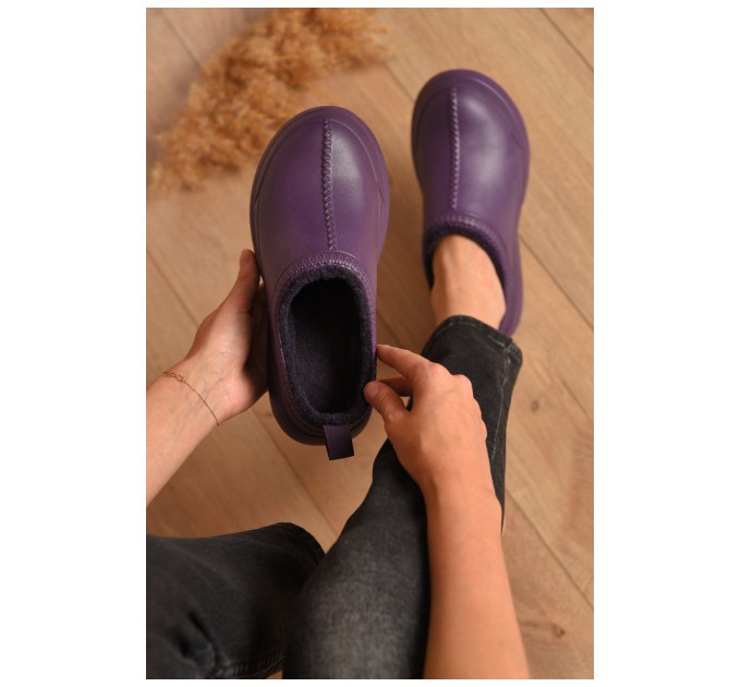 Галоши женские на меху фиолетового цвета 204868L