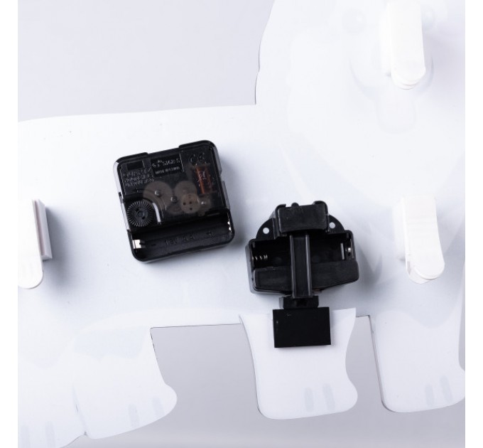 Годинник настінний "Маленький друг" 42*32*5 см, чорний з білим