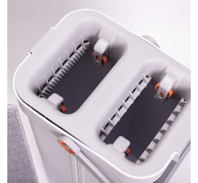 Комплект для уборки швабра и ведро.