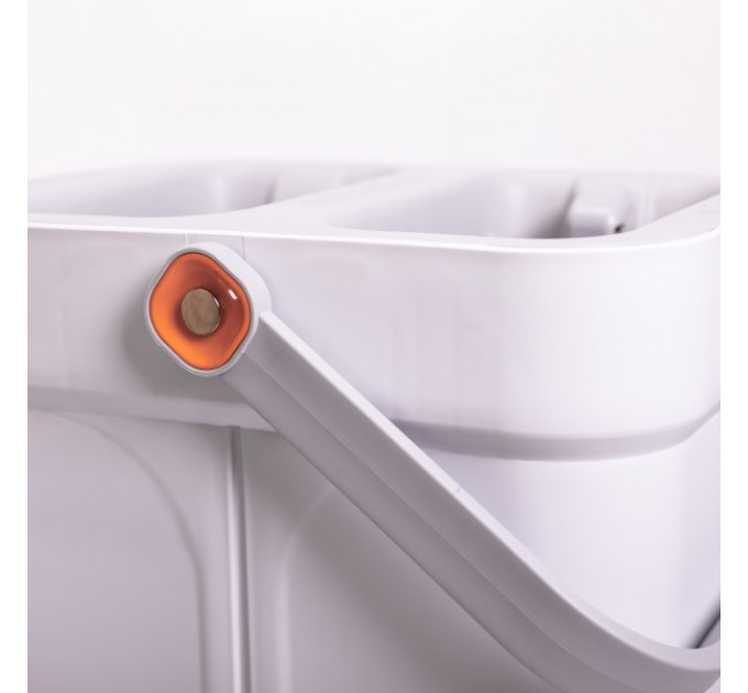 Комплект для уборки швабра и ведро.