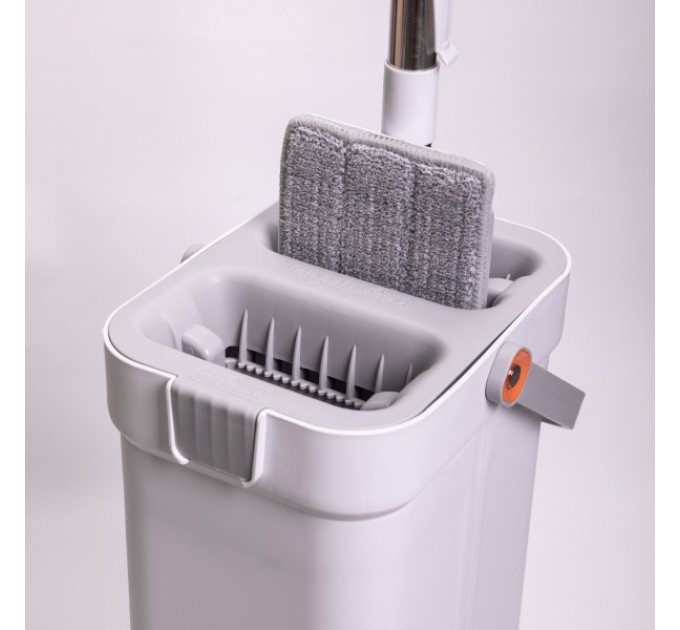 Комплект для уборки швабра и ведро.