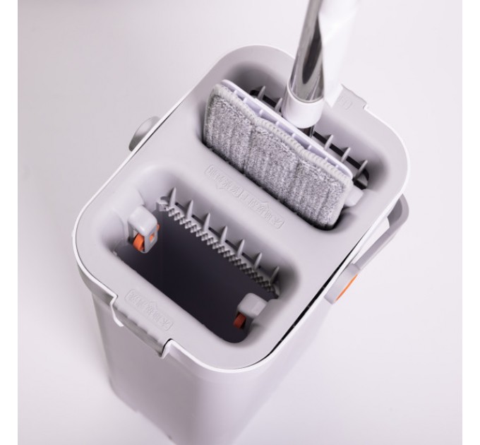 Комплект для уборки швабра и ведро.