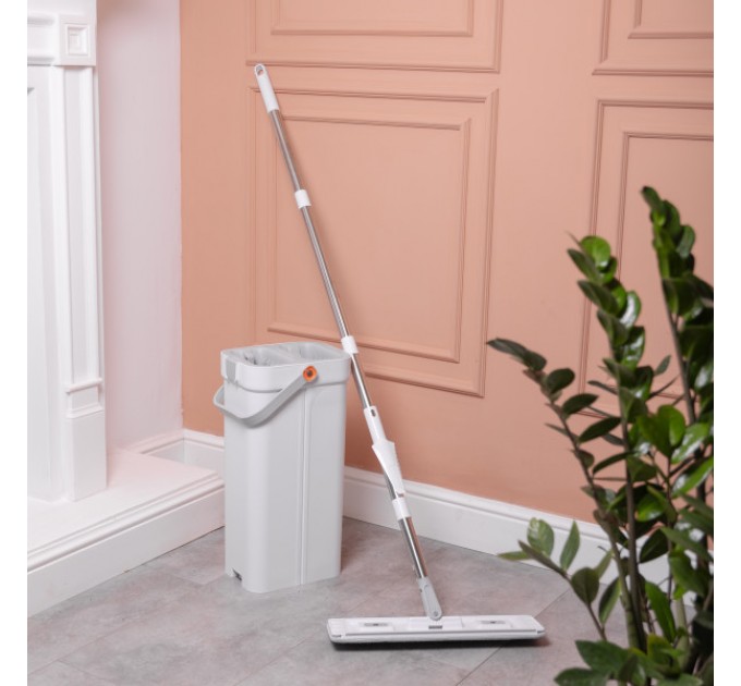 Комплект для уборки швабра и ведро.