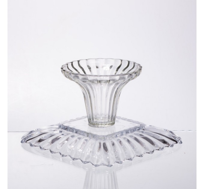 Тортівниця із товстого скла на ніжці 16*16*9 см квадратна