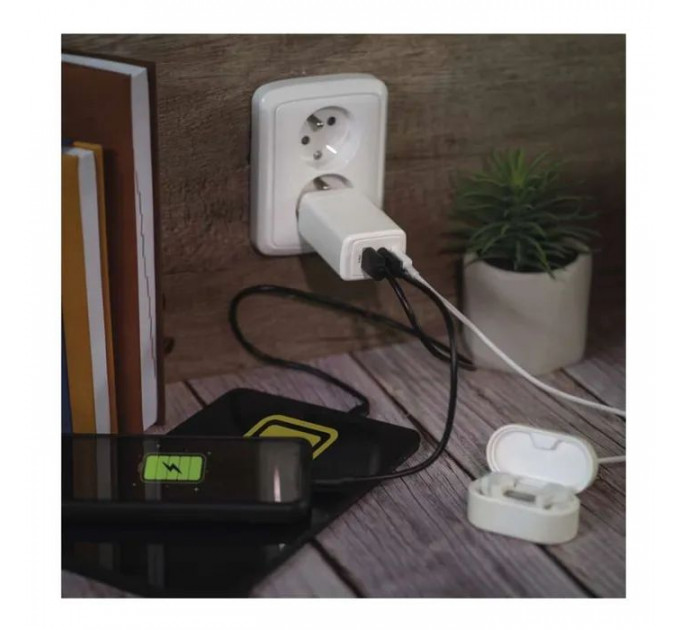 Зарядное устройство EMOS V05G65 1xUSB-A+2xUSB-C PD65W GaN (V05G65)